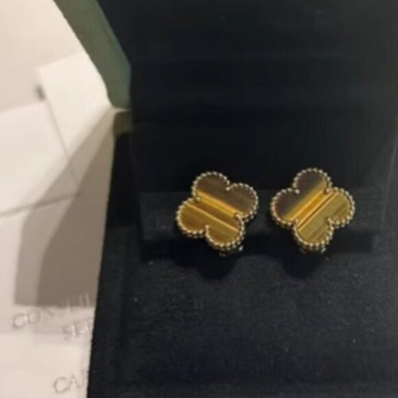 an earrings - Picture 4 of 5